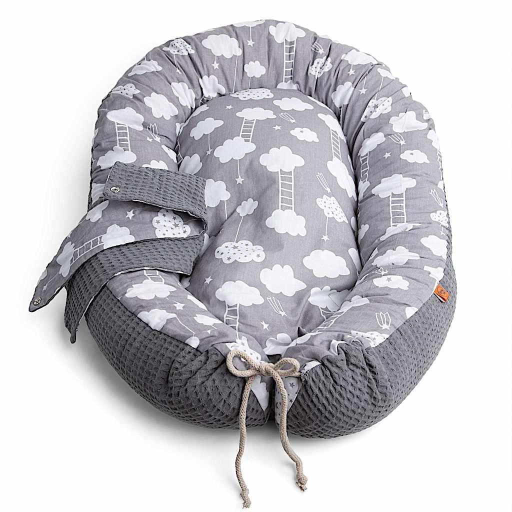 Babynest mit Zirbenschlange 