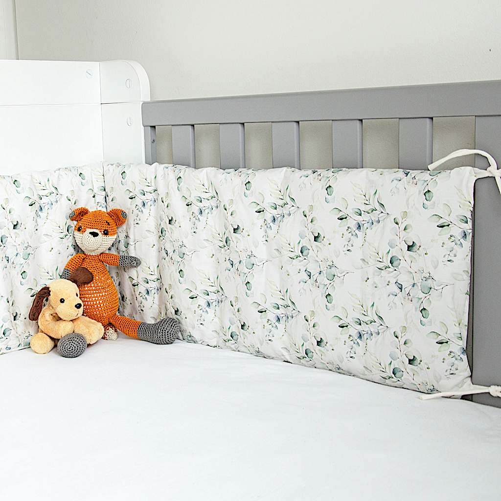 Bettumrandung mit Zirbenspänen