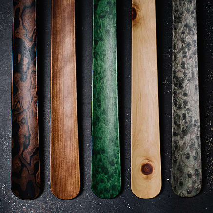Extralanger Holz-Schuhlöffel, Grau