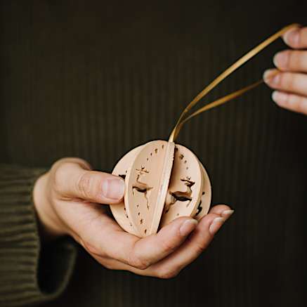 Zirben-Christbaumkugel Rentier