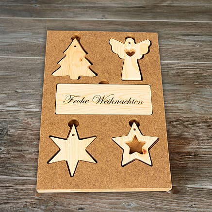 Weihnachtsschmuck aus Zirbe
