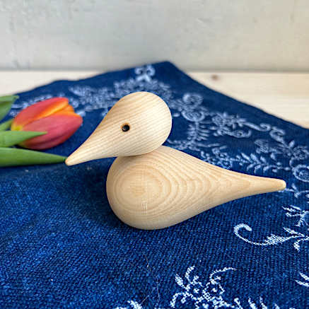 Gedrechselter Vogel aus Zirbe