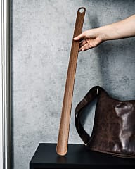 Extralanger Holz-Schuhlöffel in Schwarzbraun