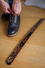 Extralanger Holz-Schuhlöffel in Schwarzbraun