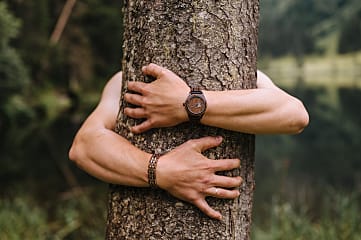 Herrenuhr mit Holzband