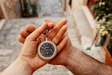Taschenuhr aus Eichenholz
