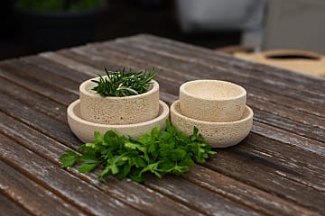 Schalen aus Sandstein