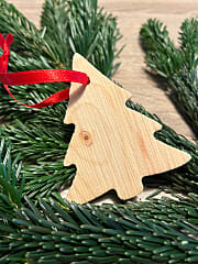 Weihnachtsschmuck aus Zirbe