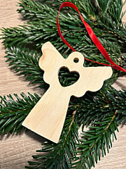 Weihnachtsschmuck aus Zirbe