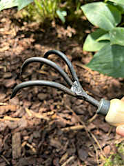 Geschmiedeter Handgrubber